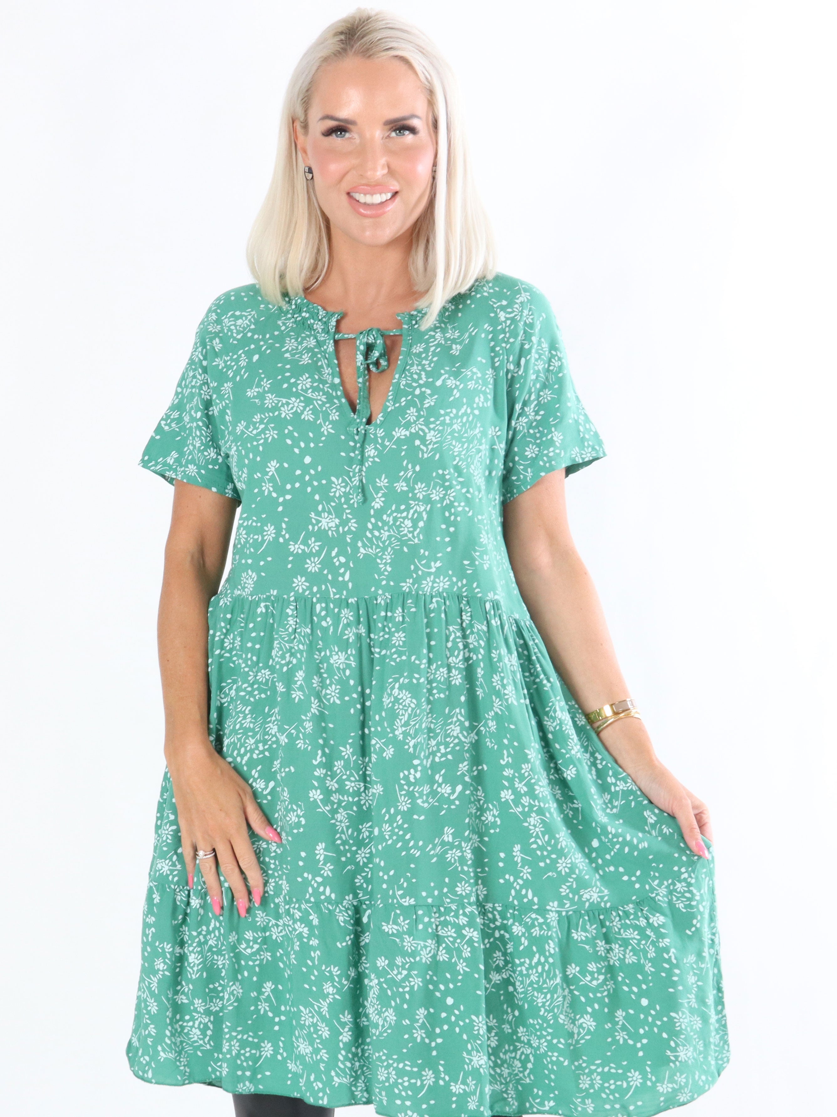 Pil - Klänning med elastisk halsringning och knytband